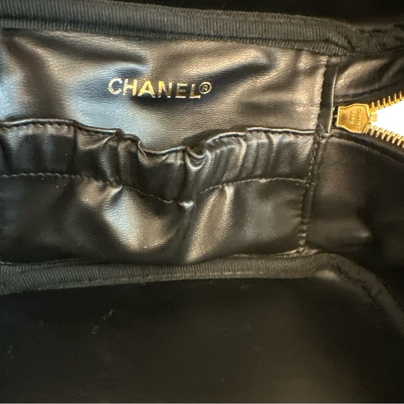 💎Chanel Quilted Coco Vanity Case💎 - Picture 12 of 12